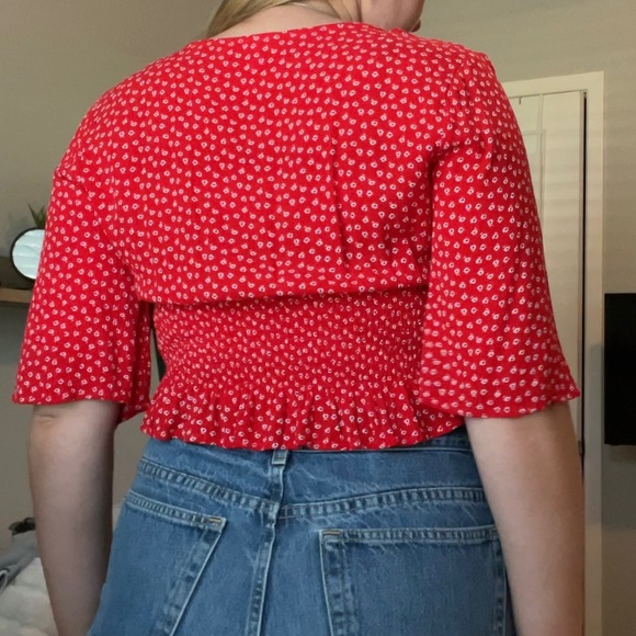 Red blouse - Picture 5 of 6